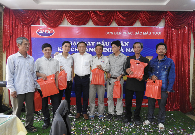 Công ty sơn Alex tổ chức khai xuân thầu thợ tỉnh Hà Nam